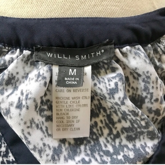 •Willi Smith• contrast trim print top {B32} - Picture 5 of 5